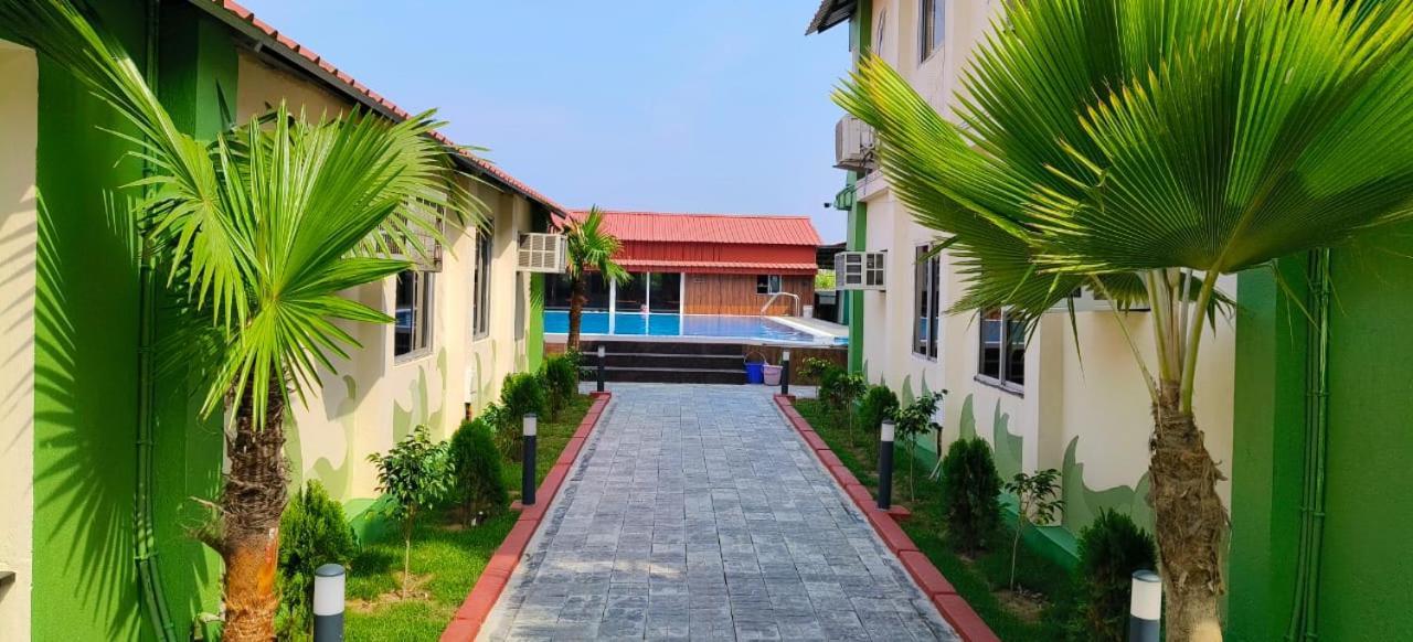 New Mouchak Hotel & Resorts Tajpur Exterior foto